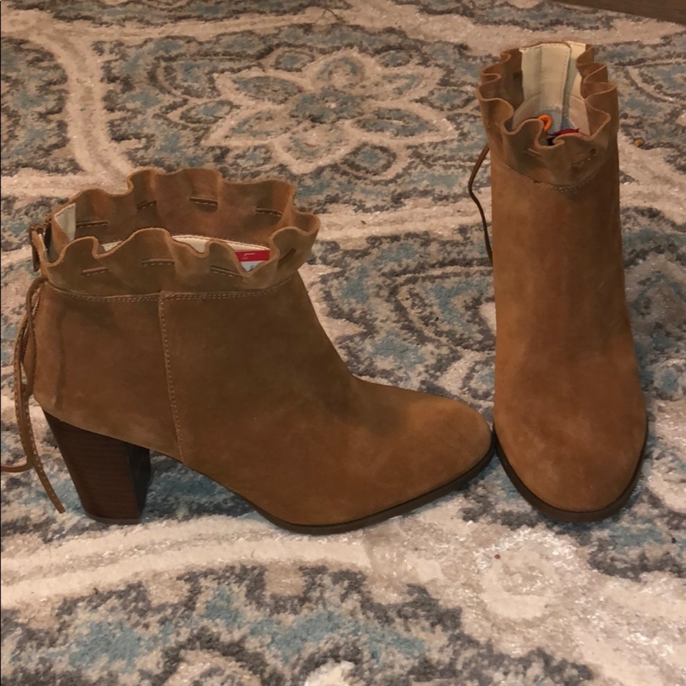 New Crown & Ivy Booties